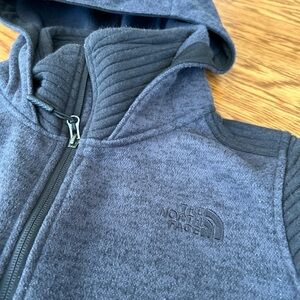 Pre Owned The NorthFace Zip Fleece Jacket.  Womens Medium.  Hooded jacket